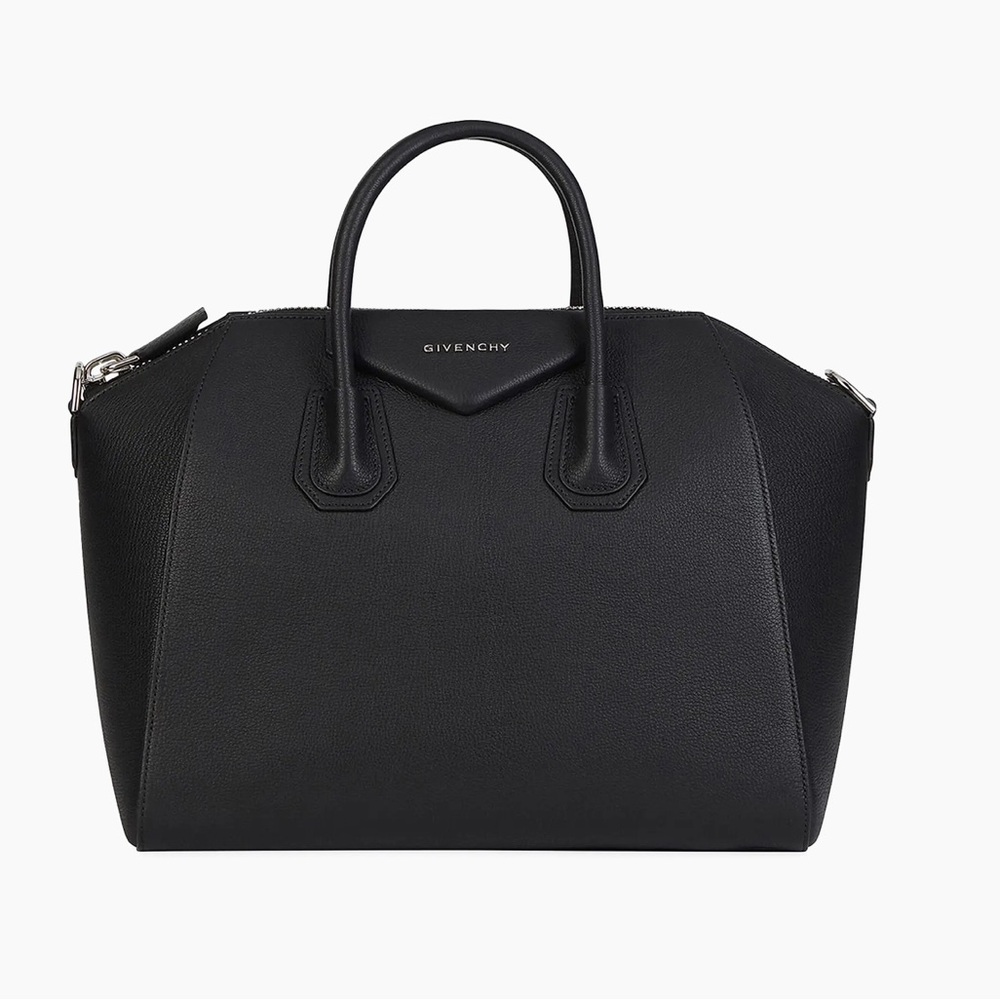 Givenchy

Medium Antigona Bag In Grained Leather